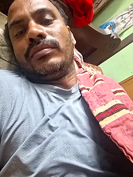 Snapshot of cutecouple1983 chatting on December 2025 06:38:01 PM cutecouple1983 online show from December 2025 06:38:01 PM