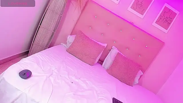 ANNIE DOLCE  online show from February 2026 10:58:02 PM