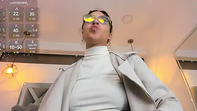 Hanna Cornee  online show from January 2026 01:13:01 PM