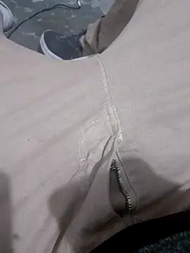 Snapshot of Lunaty00 chatting on November 2025 11:27:01 AM Lunaty00 online show from November 2025 11:27:01 AM