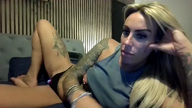 Snapshot of poppyinga1 chatting on November 2025 10:19:02 PM poppyinga1 online show from November 2025 10:19:02 PM