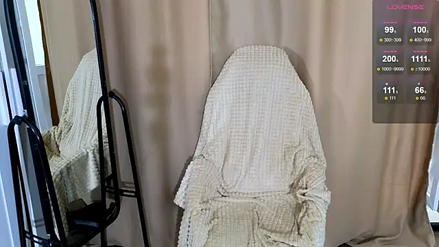 Snapshot of Candy_Flosse chatting on June 2026 06:00:01 AM Candy Flosse online show from June 2026 06:00:01 AM