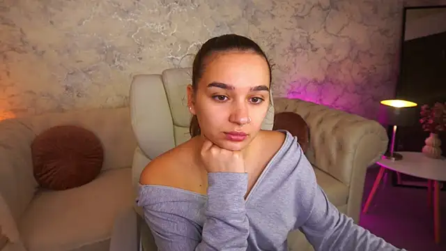 Snapshot of UrMuseOn chatting on November 2025 07:35:02 AM UrMuseOn online show from November 2025 07:35:02 AM