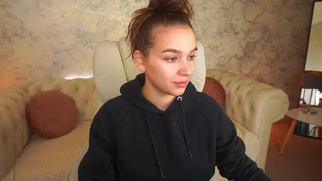 Snapshot of UrMuseOn chatting on November 2025 08:24:01 AM UrMuseOn online show from November 2025 08:24:01 AM