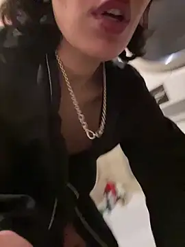 Snapshot of Piggiteablacktea chatting on January 2026 06:33:02 PM Piggiteablacktea online show from January 2026 06:33:02 PM