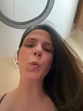 Snapshot of Lady_LauraRose chatting on October 2025 07:03:01 PM Lady LauraRose online show from October 2025 07:03:01 PM