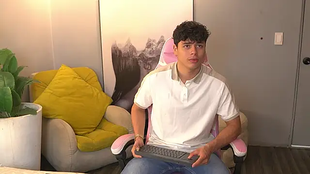 Snapshot of Ethan_occonor chatting on September 2025 01:13:01 PM Ethan occonor online show from September 2025 01:13:01 PM