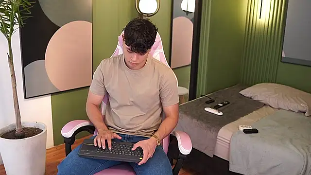Snapshot of Ethan_occonor chatting on September 2025 06:44:02 PM Ethan occonor online show from September 2025 06:44:02 PM