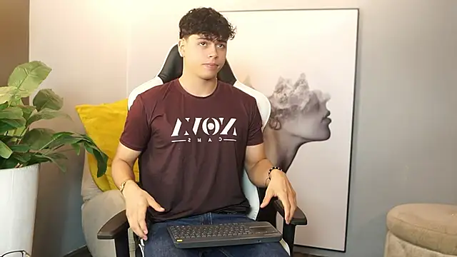 Snapshot of Ethan_occonor chatting on October 2025 12:35:01 PM Ethan occonor online show from October 2025 12:35:01 PM