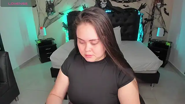 LolaVillalobos online show from November 2025 01:24:03 PM