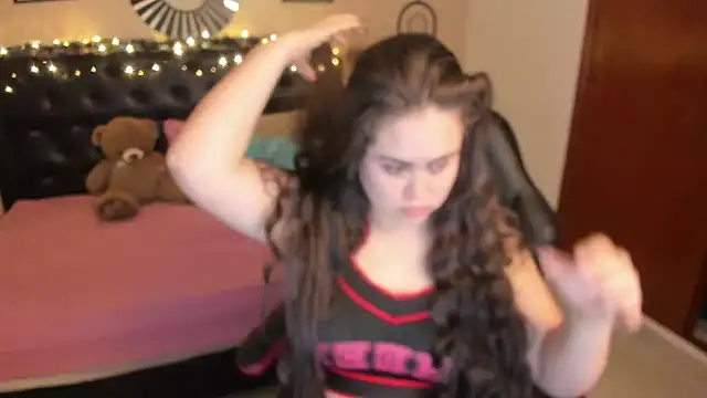 LolaVillalobos online show from December 2025 01:53:01 PM