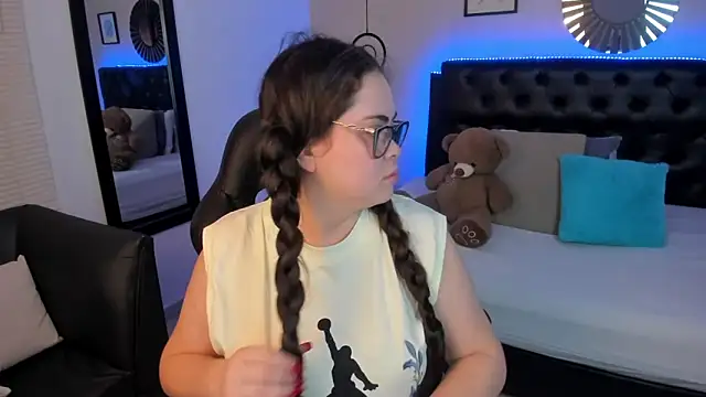 LolaVillalobos online show from March 2026 12:08:01 PM