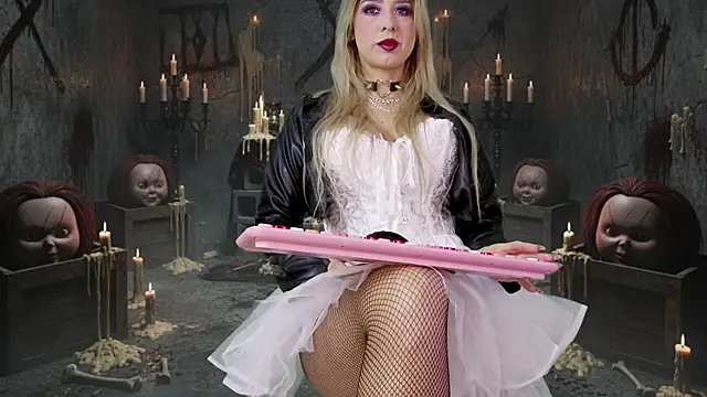 Snapshot of XXMILE chatting on October 2025 11:49:02 AM XXMILE online show from October 2025 11:49:02 AM