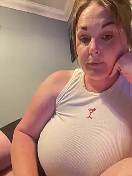 Snapshot of laceygreen chatting on July 2026 11:02:02 PM laceygreen online show from July 2026 11:02:02 PM