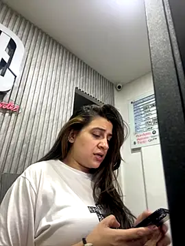 Snapshot of megvibes chatting on October 2025 12:03:01 AM megvibes online show from October 2025 12:03:01 AM