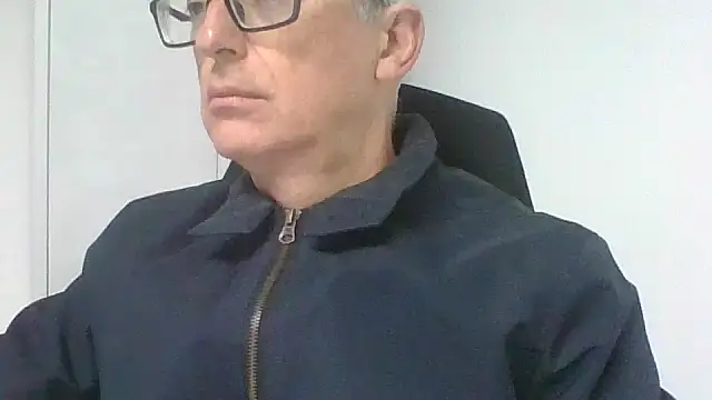 Snapshot of Sensor2000 chatting on December 2025 07:45:02 AM Sensor2000 online show from December 2025 07:45:02 AM