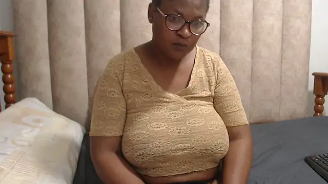 Snapshot of Sexybusty01 chatting on September 2025 06:33:02 PM Sexybusty01 online show from September 2025 06:33:02 PM