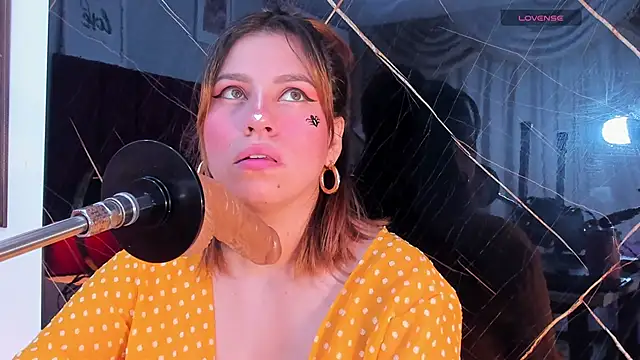 abby blond  online show from October 2025 12:15:01 PM