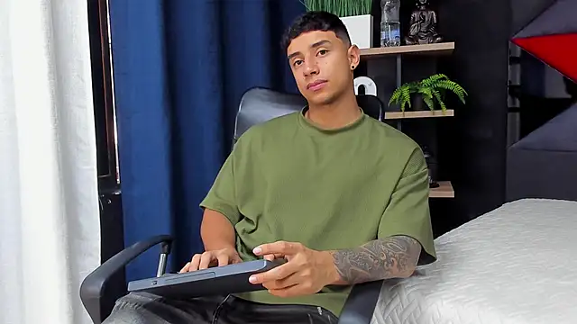 jaze bradley online show from November 2025 11:22:01 AM