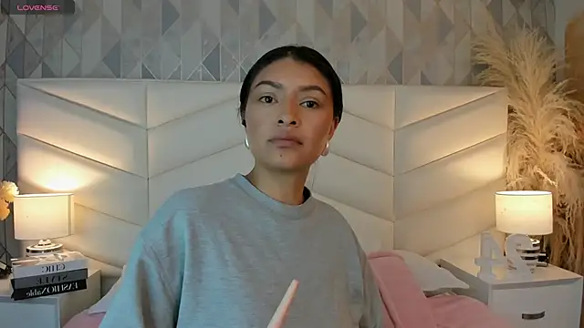 Snapshot of victoria___jonnes chatting on September 2025 12:40:02 PM victoria jonnes online show from September 2025 12:40:02 PM