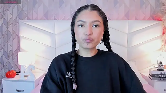 Snapshot of victoria___jonnes chatting on October 2025 12:25:02 PM victoria jonnes online show from October 2025 12:25:02 PM