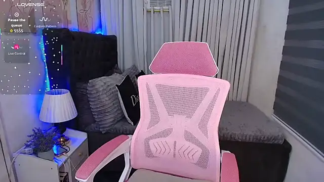 naughtyjayde online show from November 2025 06:42:02 PM