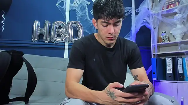 etham wolf  online show from October 2025 01:12:01 PM