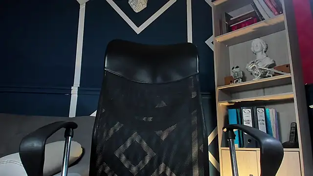 etham wolf  online show from November 2025 11:10:02 AM