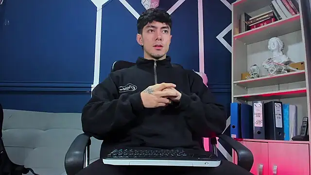 etham wolf  online show from November 2025 11:20:01 AM