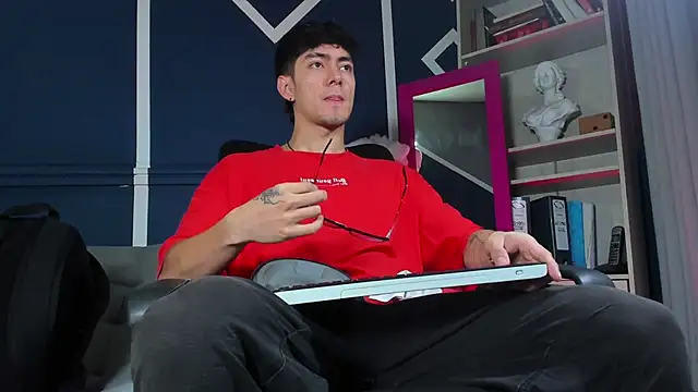 etham wolf  online show from November 2025 11:24:01 AM