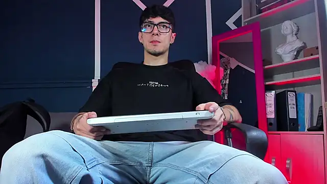 etham wolf  online show from December 2025 03:50:02 PM