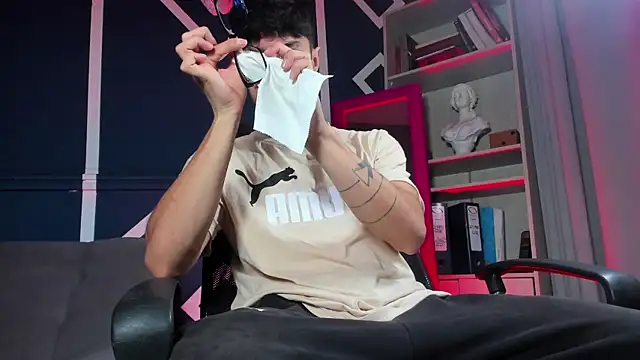 etham wolf  online show from December 2025 12:31:02 PM