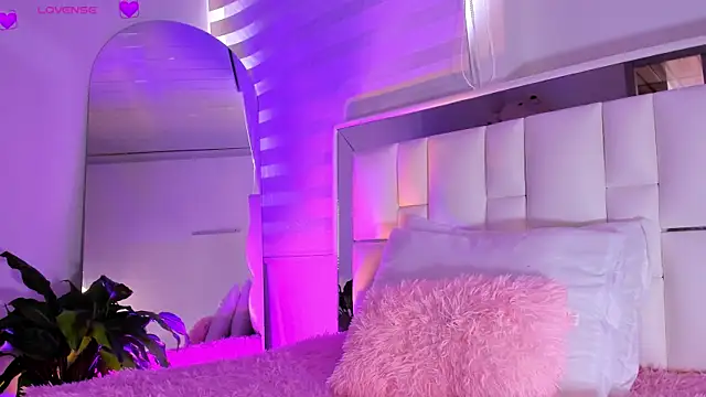 Snapshot of sara_goddess01 chatting on September 2025 06:10:02 PM sara goddess01 online show from September 2025 06:10:02 PM