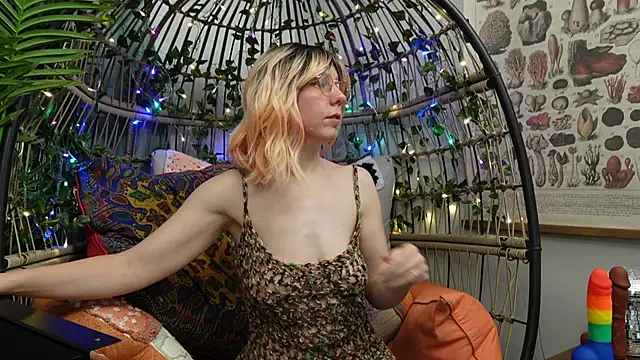 Snapshot of bendingofwillow chatting on November 2025 10:15:01 PM bendingofwillow online show from November 2025 10:15:01 PM