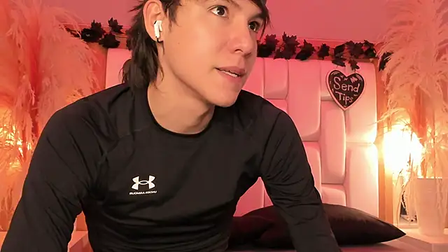 Daphne And Roger online show from February 2026 11:11:01 AM