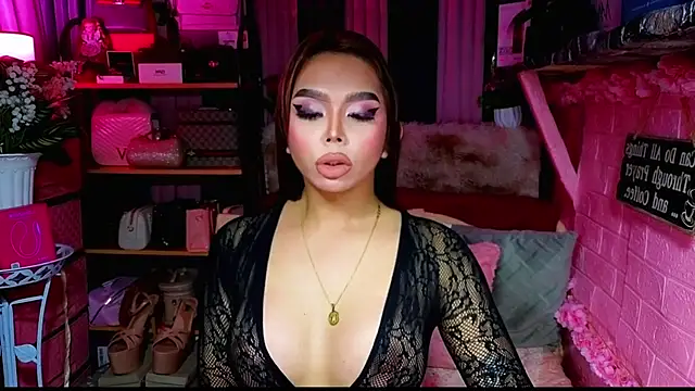 MoniqueCeleste online show from November 2025 06:29:01 PM