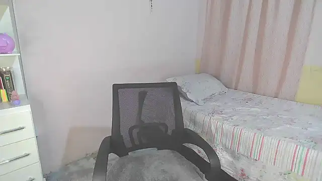 im miauhg online show from July 2026 07:06:02 AM