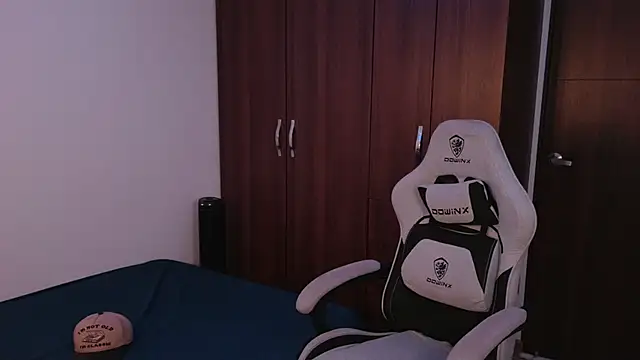 domsantiago  online show from September 2025 01:30:01 AM