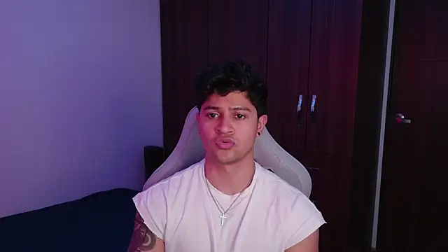 domsantiago  online show from September 2025 12:25:01 AM