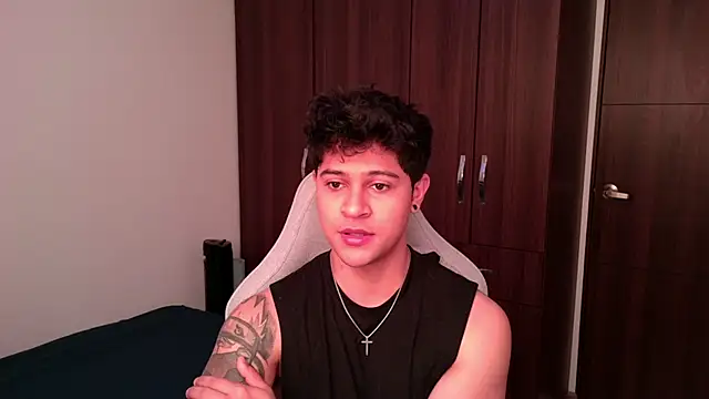 domsantiago  online show from October 2025 02:01:01 PM