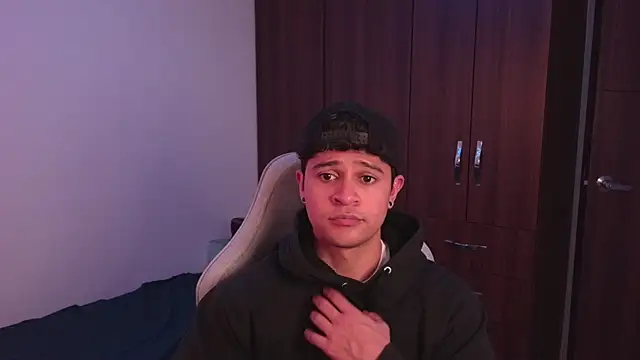 domsantiago  online show from October 2025 03:06:02 AM