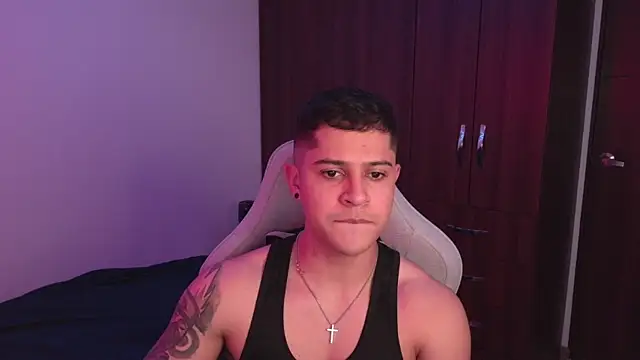 domsantiago  online show from October 2025 01:39:01 AM