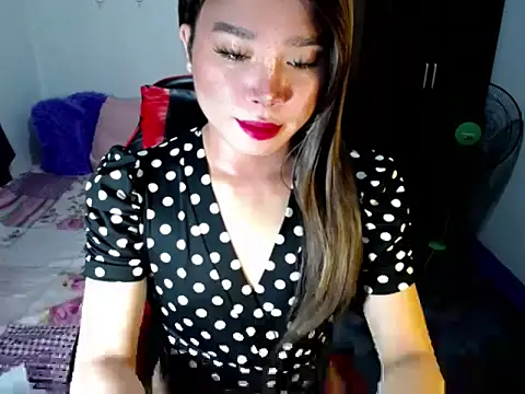 Snapshot of Urassiansweetcummer chatting on October 2025 01:33:02 AM Urassiansweetcummer online show from October 2025 01:33:02 AM