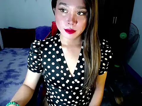 Snapshot of Urassiansweetcummer chatting on November 2025 01:51:02 AM Urassiansweetcummer online show from November 2025 01:51:02 AM