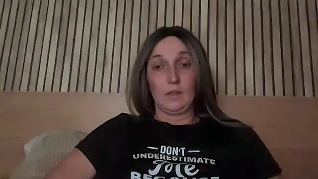 ElegantLilyXX online show from December 2025 09:44:01 PM