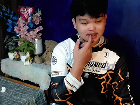 Reynelcock online show from March 2026 04:12:02 PM