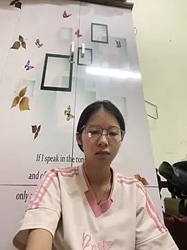 meomeo2k6 online show from October 2025 01:56:01 PM