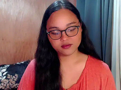 Snapshot of _Lylia chatting on October 2025 12:20:01 AM Lylia online show from October 2025 12:20:01 AM