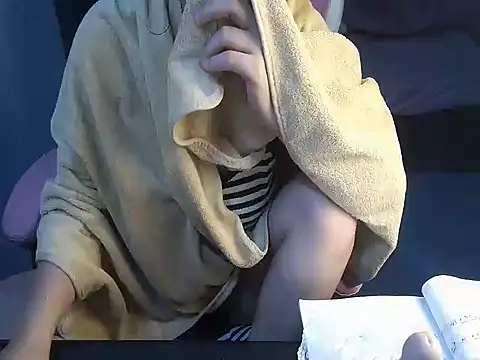 Snapshot of Ori-Yannie chatting on November 2025 06:50:01 PM Ori-Yannie online show from November 2025 06:50:01 PM