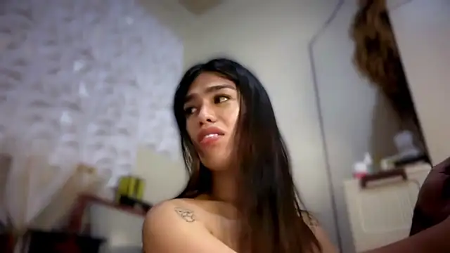 Snapshot of hollywoodxtrans chatting on October 2025 06:17:01 AM hollywoodxtrans online show from October 2025 06:17:01 AM